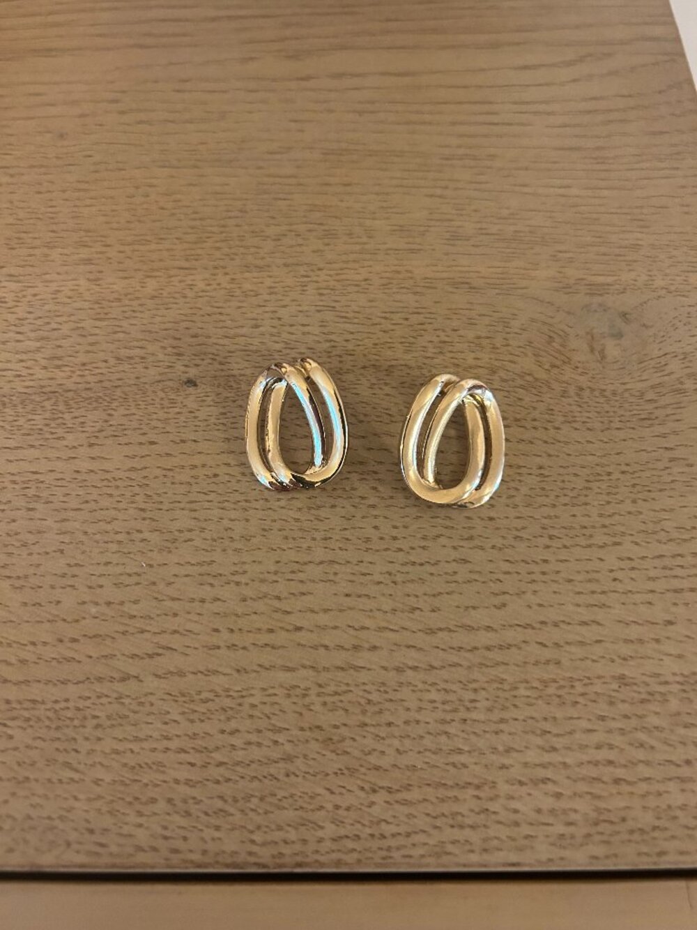 Overlapping Oval Hoop Earrings